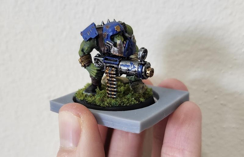 Base holder for 28mm bases