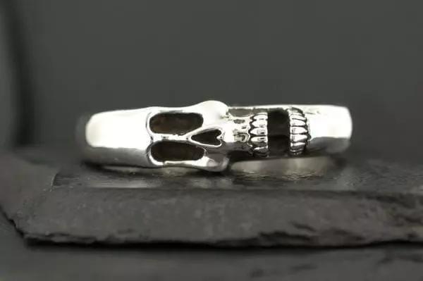 Double finger Skull Ring
