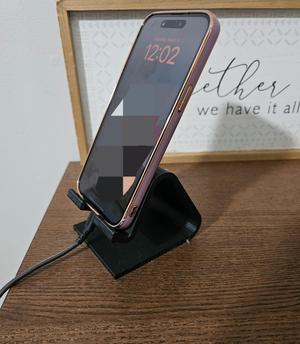 Basic phone stand w/ insert for command strips