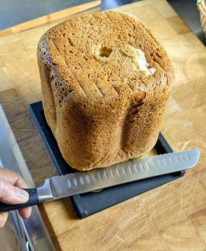 Bread cutting guide