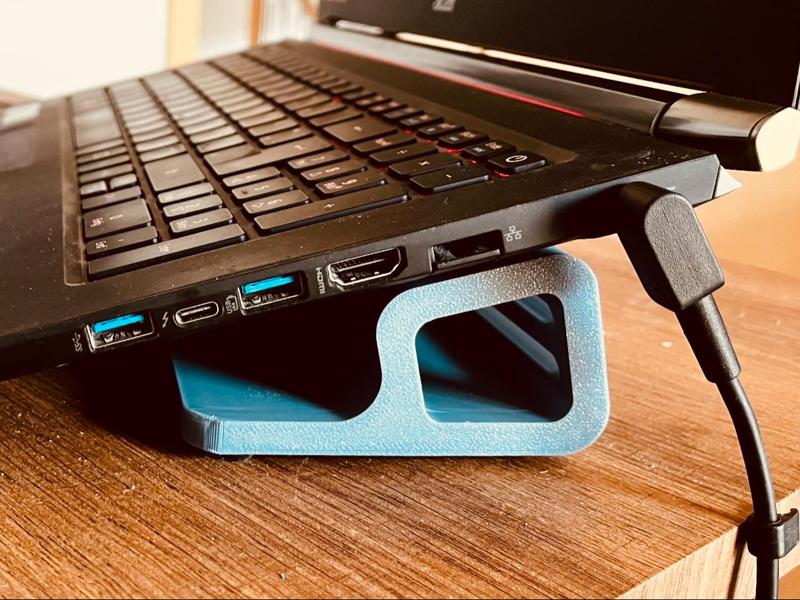 Laptop Riser – Ventilated &amp; Modularly Expandable