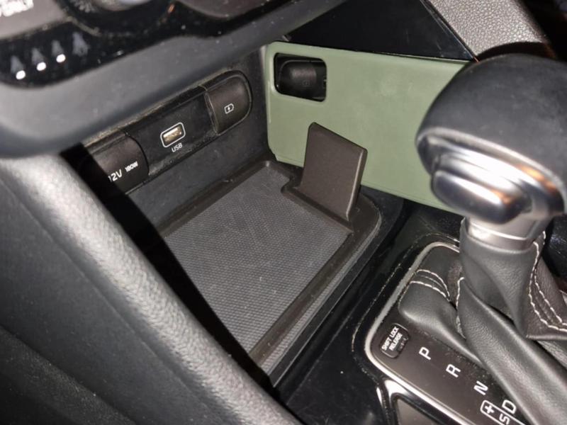 Kia Niro 2021 Phone holder