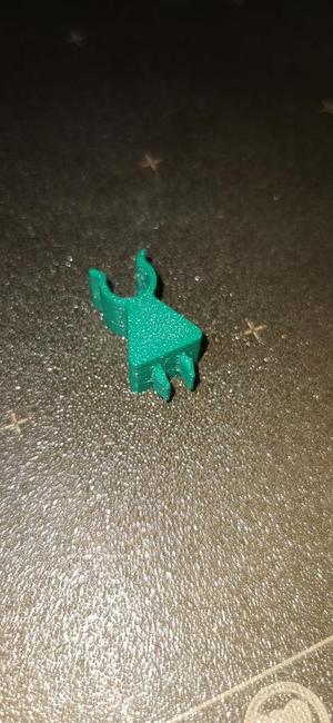 Nissan Navara Hood Clip