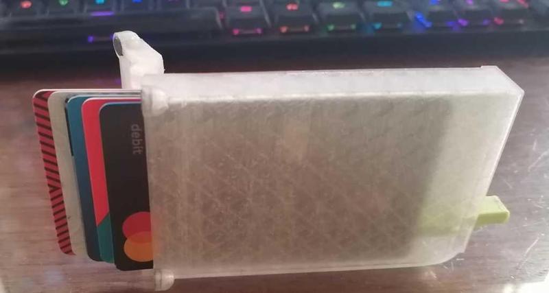 Card holder with magnetic lid