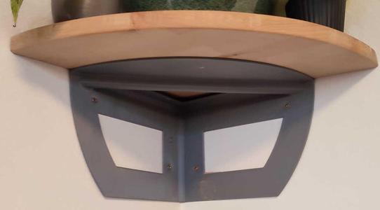 Corner plant shelf support