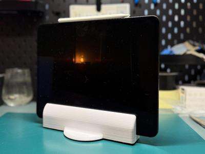 iPad Pro M4 Dock Stand