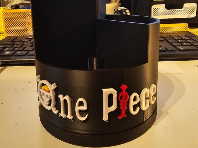 One Piece Pen Holder