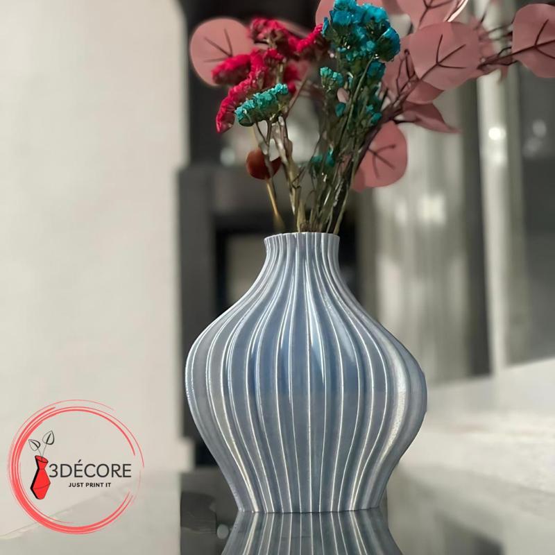 Modern Modern Minimalist Flower Vase With Grooves