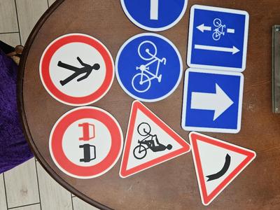 France Road Circulation Signs