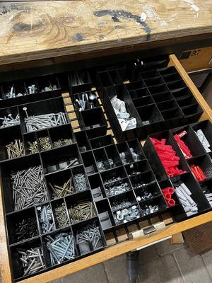 Sorting box with grid