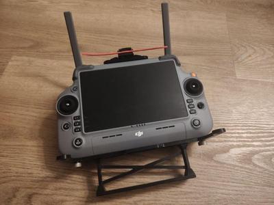 Supporto/Staffa DJI RC Plus 2 (Matrice 4) con terminatore Kronos M4