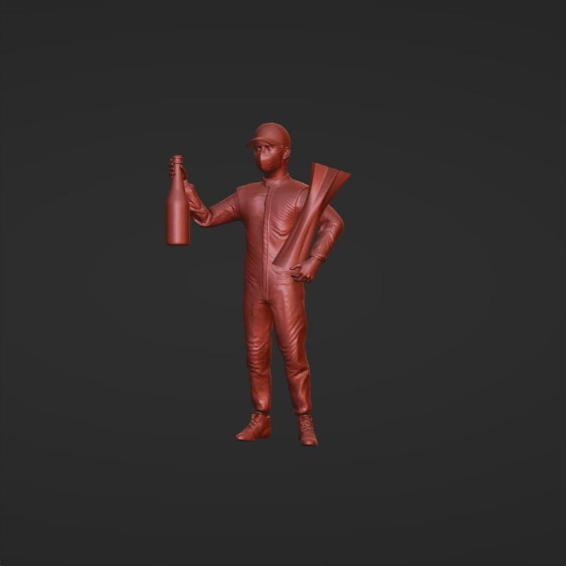 F1 CHAMPION POSE GASLY WHIT CUP