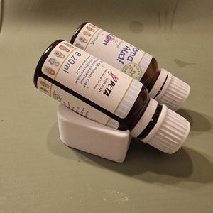 Mama Aua bottle holder - 3D-printed holder with a slope for collecting viscous liquids