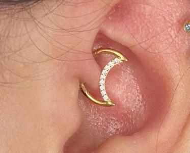 Pac 2 sizes piercing Moon segment for ear Daith helix