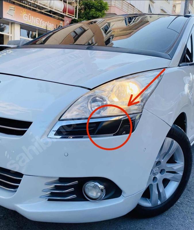 Peugeot 5008 headlight washer cover