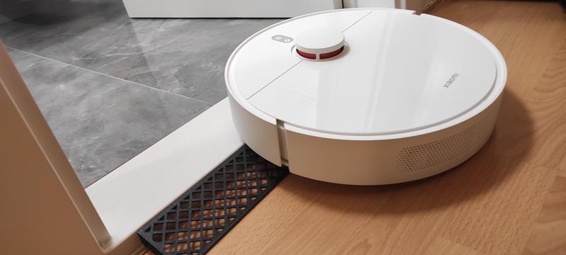 Robot vacuum ramp, modular, stackable for easier storeage