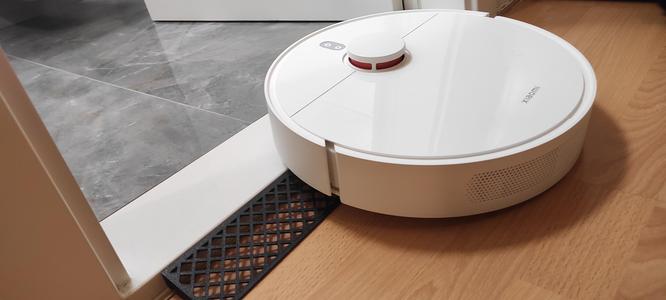 Robot vacuum ramp, modular, stackable for easier storeage