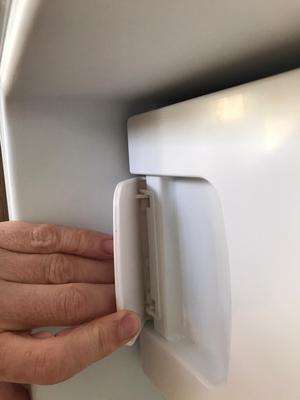Handle of a fridgebox - Griff eines Tiefkühlfachs