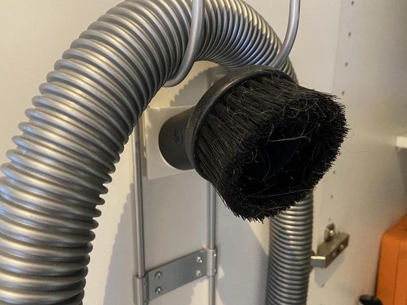 Vacuum mouthpiece holder