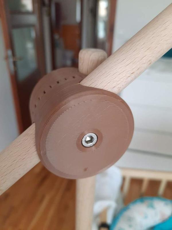 Baby mobile holder for 16mm wooden bars