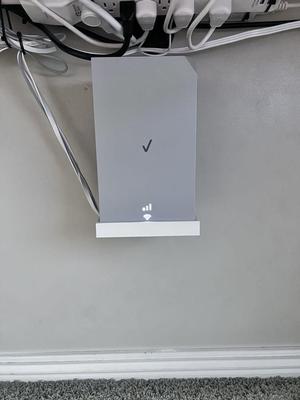 VERIZON INTERNET BOX WALL-MOUNTED BRACKET