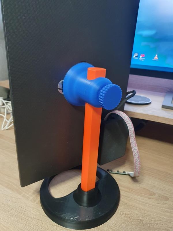 Display holder from an old laptop