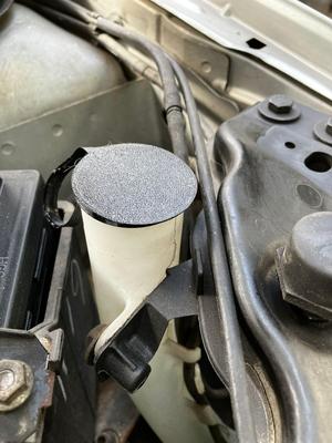 Mazda 2 (DY) Windshild wiper fluid cap / Wischwasserbehälterdeckel