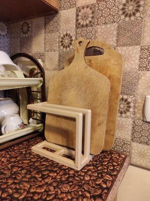 Cutting board holder