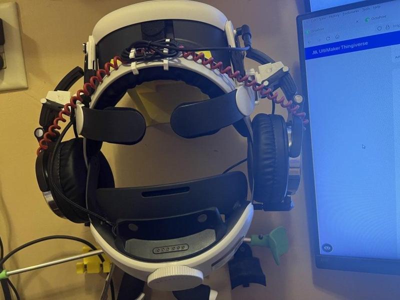 BoboVR Swiveling Headphones Mount