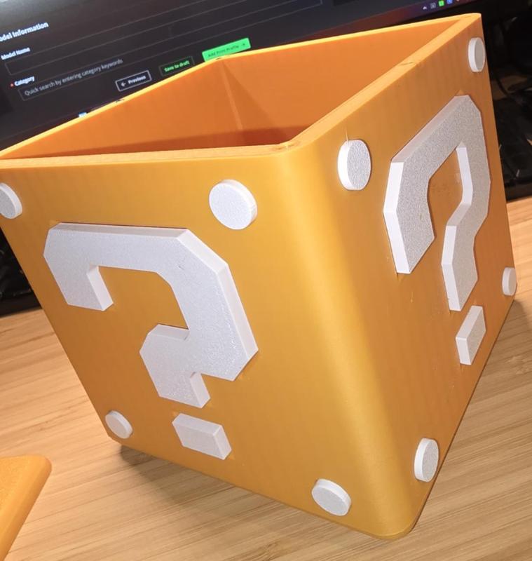 Mystery box Mario - Save money box