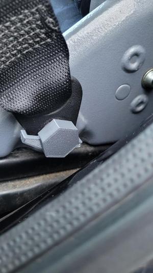 Smart fortwo (450) seat belt spin stopper