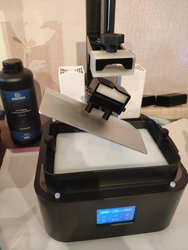 The device for the printing platform of the 3-D printer Anycubic Photon Mono 2