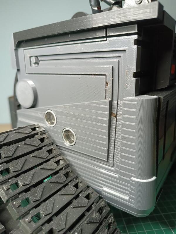 WALL-E body left/right for ultrasonic sensor (remix)