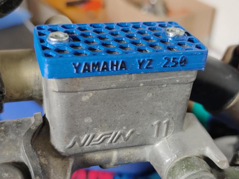 Yamaha YZ 250 brake oil reservoir cover