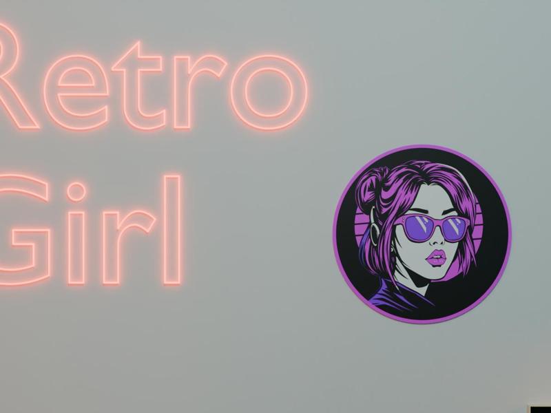 Retro Girl Decor