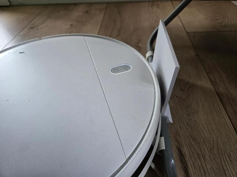 Wall for a cleaning robot   