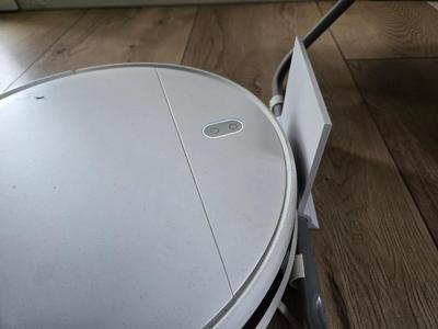 Wall for a cleaning robot   