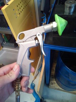 Blowgun for cleaning tubes
