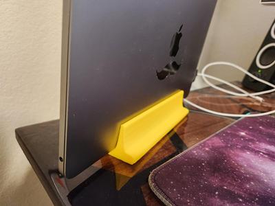 Veriical Laptop Holder - MacBook 2020 - 13'