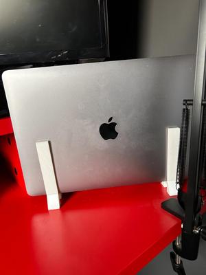 macbook pro 2019 13 inch stand