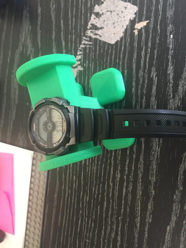 Freestanding watch stand v2