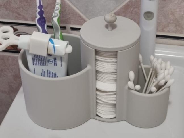Organizer: makeup remover, toothbrush, cotton buds