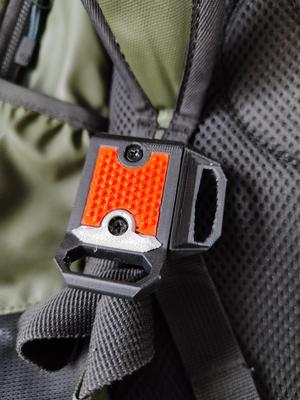 Backpack buckle with screws V5