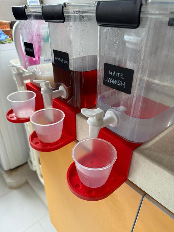 Detergent dispenser tray