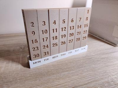 Perpetual calendar "Pillars"