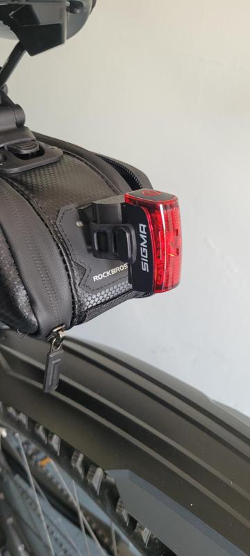 Sigma Blaze Halter auf Rockbros Satteltasche