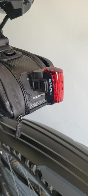 Sigma Blaze Halter auf Rockbros Satteltasche