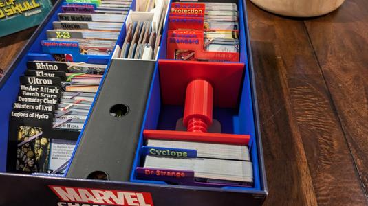 Adjustable card spacer for boardgames / cardgames