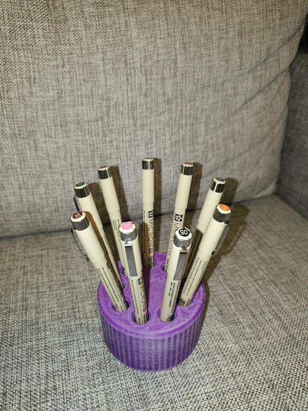 Sakura Pigma Micron 9 pen holder