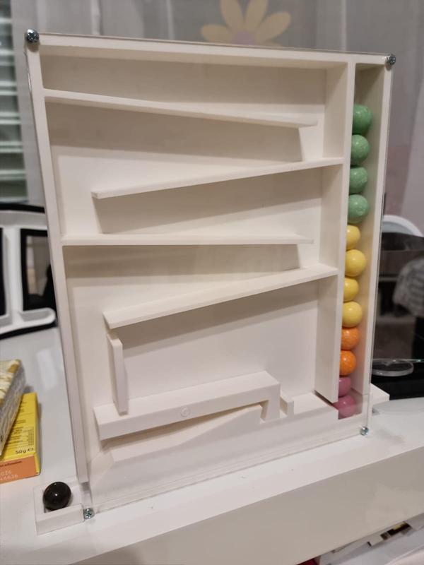 Kaugummiautomat mit Murmelbahn